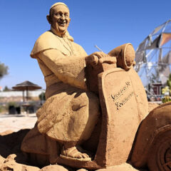 Sand City brings “mythological creatures” to Lagoa