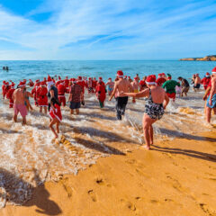 Festive charity swims welcome the brave ones to Armação de Pêra for Christmas and New Year’s!