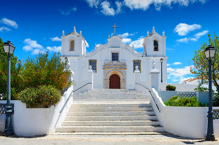 Lagoa is the “best municipality to live in Portugal”, according to a study - Estômbar Church