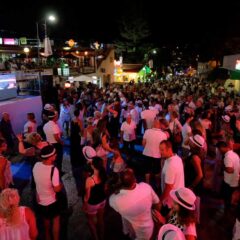 Highly anticipated ‘Black & White Night’ returns this weekend to Carvoeiro