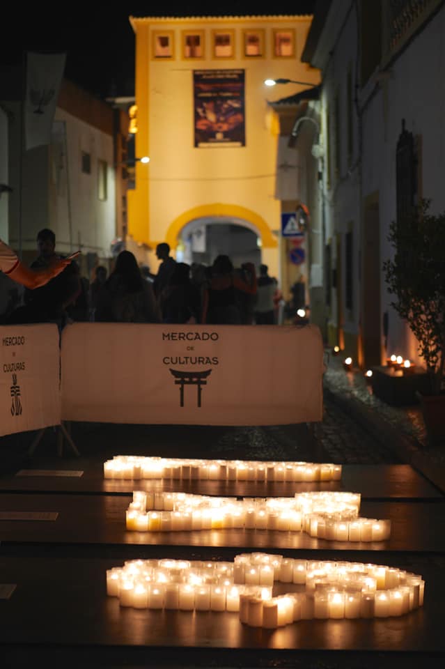 Mercado de Culturas à Luz das Velas