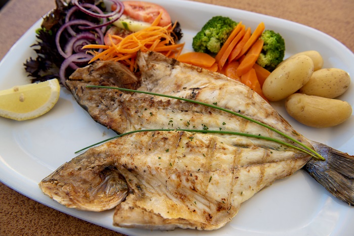 grilled fish Algar Seco - Inside Carvoeiro Magazine