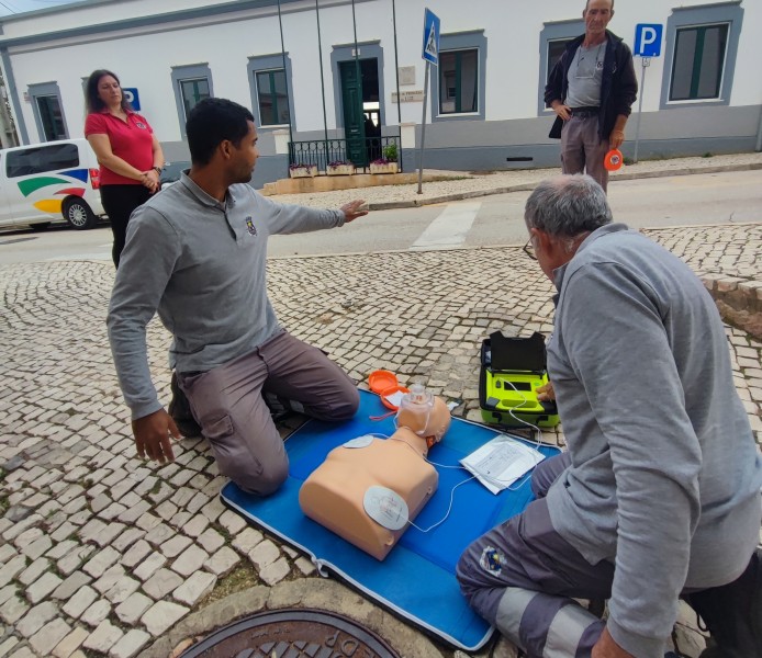 Programa Municipal de Desfibrilhação Automática Externa – (PMDAE) - 3 - To save lives Lagos is creating a local defibrillation network - 1