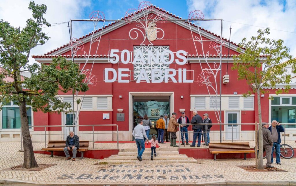 Newly renovated Mercado Municipal in São Bartolomeu de Messines has attractive exterior details