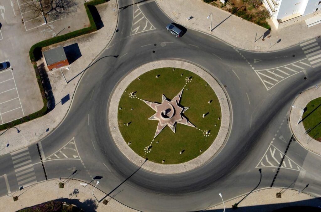 Wind Rose roundabout