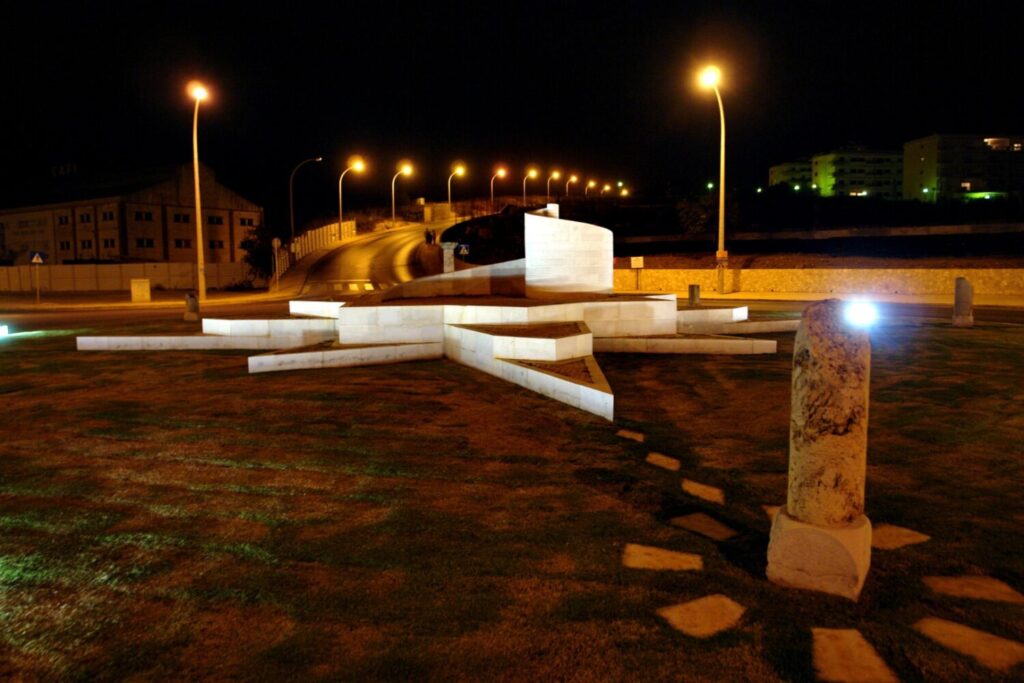 Wind Rose roundabout ©Francisco Castelo/ CMLagos