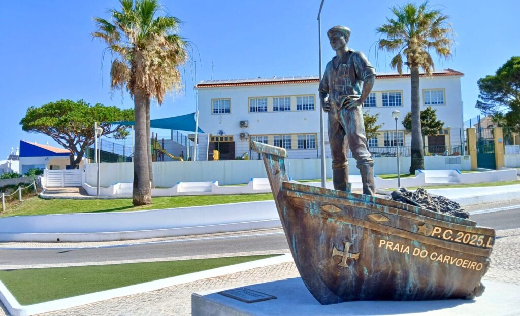 Carvoeiro Fishermen sculpture 2025