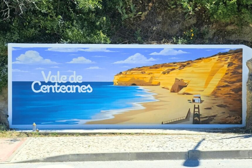 New mural at Vale de Centeanes celebrates the coastline