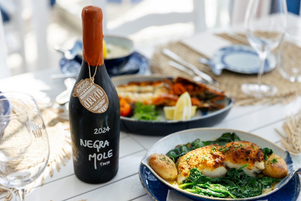 Sueste Restaurant Ferragudo dishes and wine