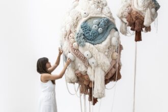 Internationally recognised Algarve textile artist Vanessa Barragão showcases “Paisagens” in Sagres