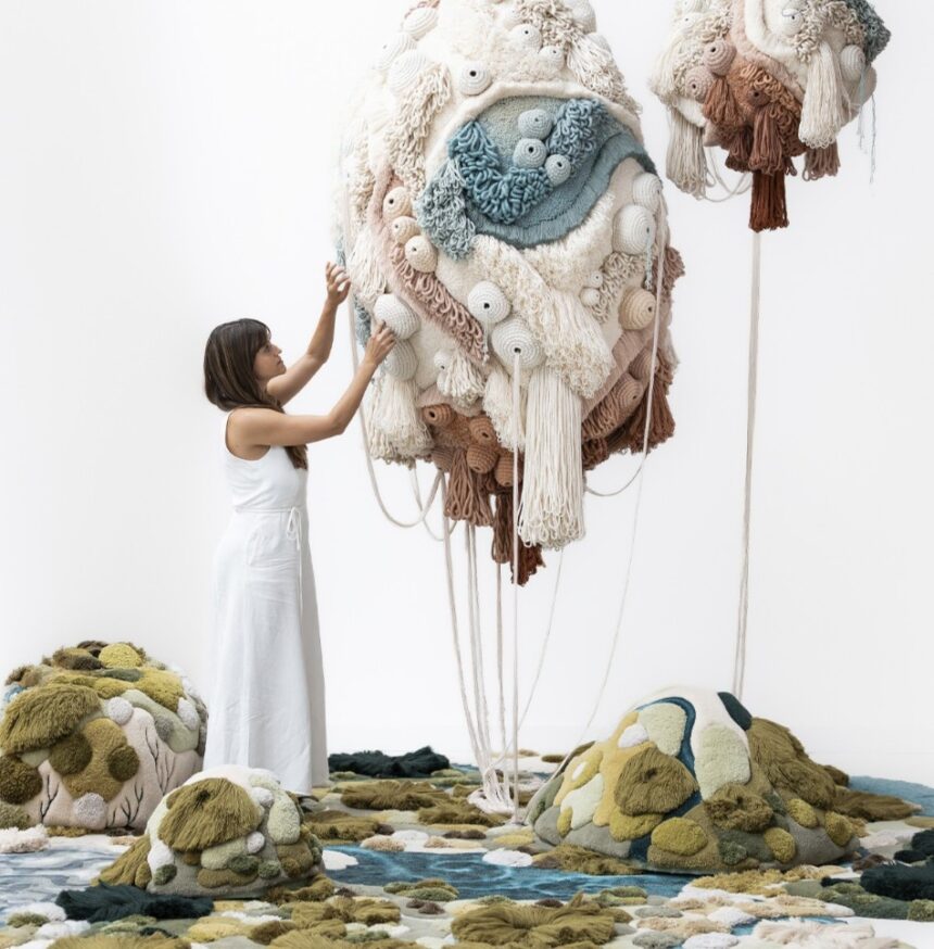 Internationally recognised Algarve textile artist Vanessa Barragão showcases “Paisagens” in Sagres